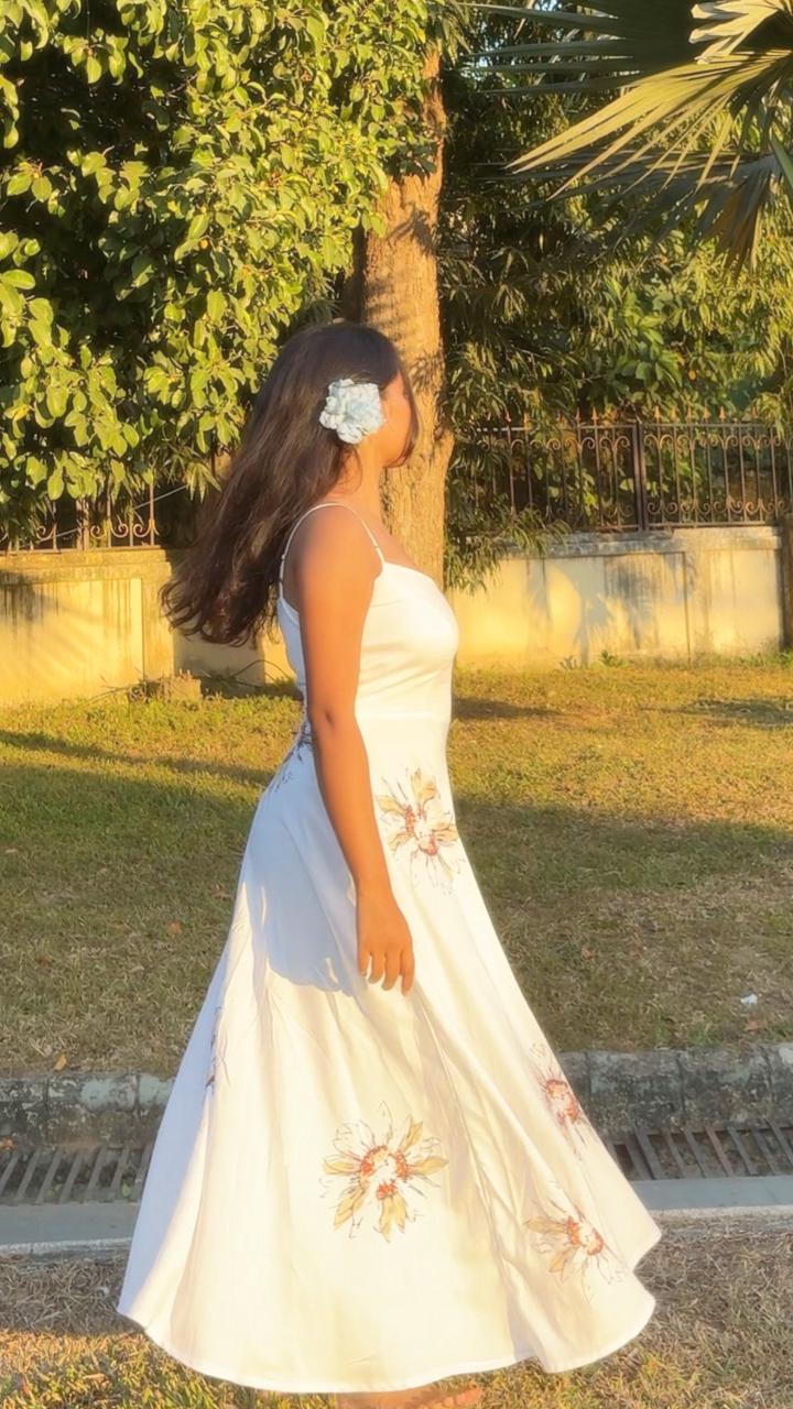 Ivoryn | Off-White Floral Print Strapped Flared Maxi Dress